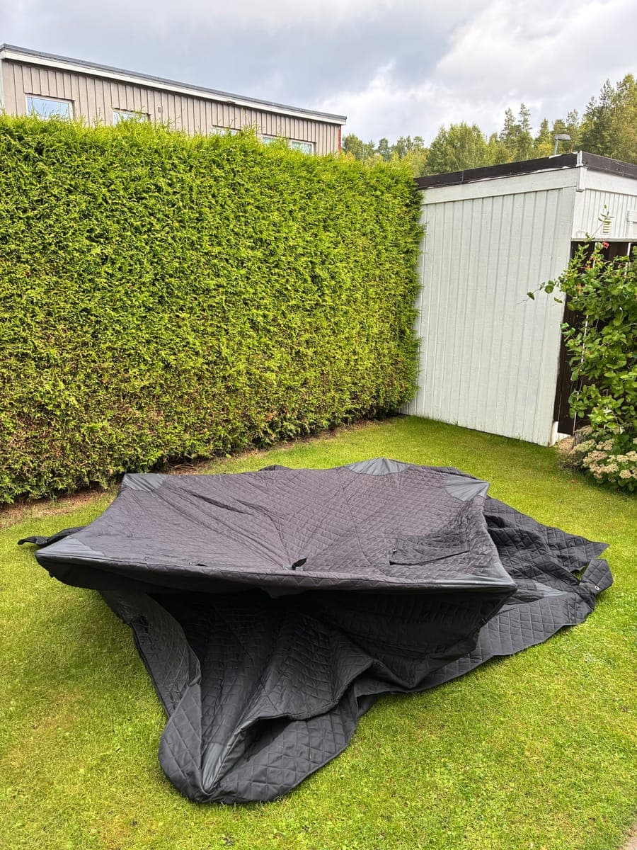 Tältet utlagt platt på marken